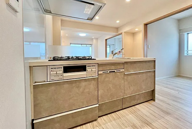 【キッチン】 | 池袋第２ヒルハイム | スマートな意匠と充実の機能を備えたキッチンが、暮らしにおいしい彩りを添えます