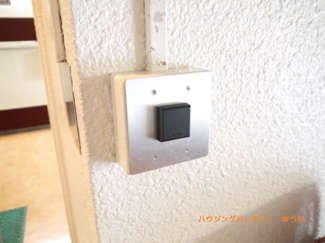 【その他共用部分】 | オートロックの入口には、管理員さんのお部屋があり防犯面も安心のマンション