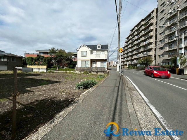 売地　茅ヶ崎市菱沼3丁目の前面道路含む現地写真