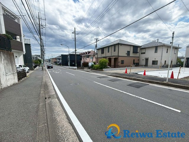 新築戸建　茅ヶ崎市菱沼3丁目　全3棟の前面道路含む現地写真