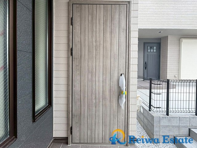 新築戸建　茅ヶ崎市菱沼3丁目　全3棟の玄関