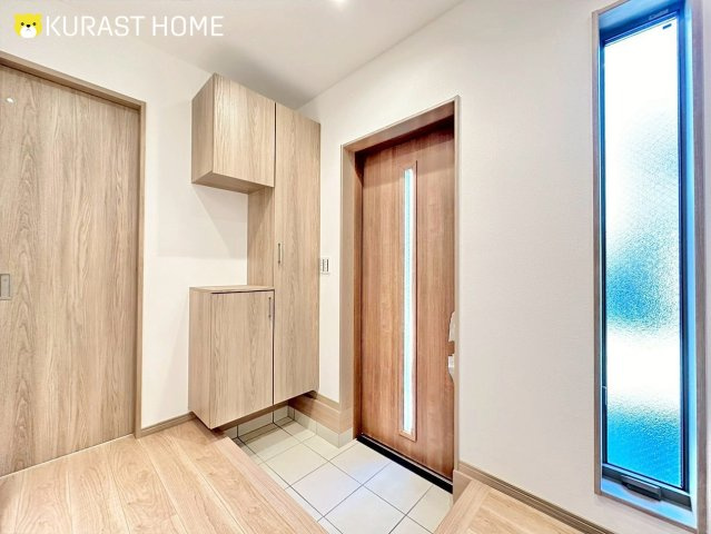 長岡京市今里更ノ町　新築戸建の玄関