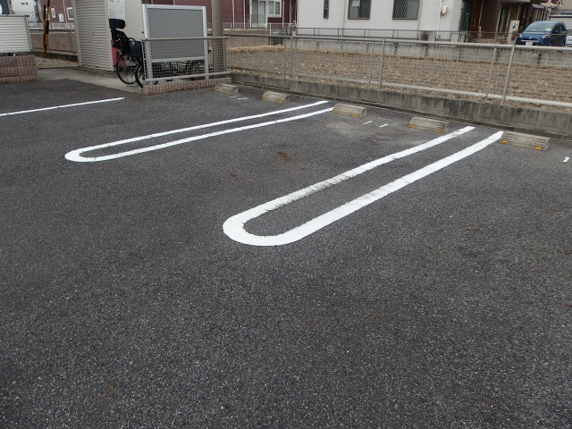 ＤＩＡＳ西袖広Ａの駐車場