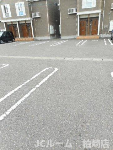 メゾン　アグレアブル　Ｃの駐車場