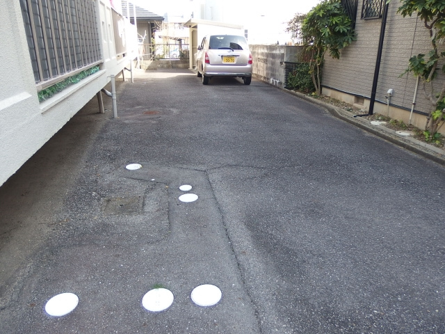 コーポみますの駐車場
