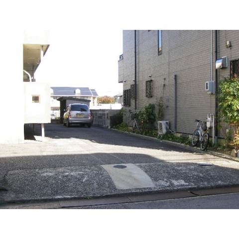 コーポみますの駐車場