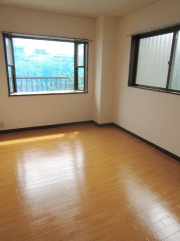 ベルファースト府中の洋室