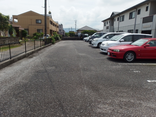 スペースハイツ　オダの駐車場