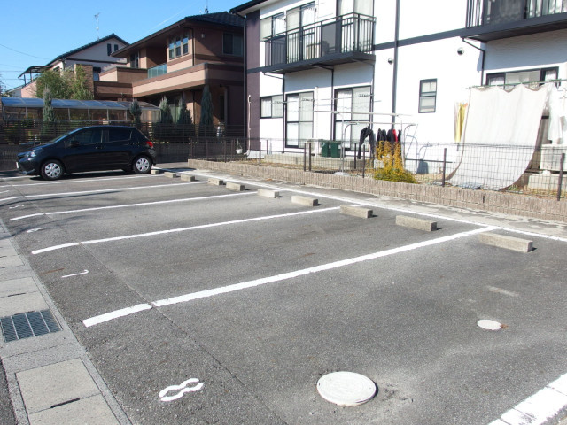 ドミール瑞の駐車場