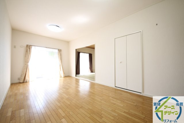 サンハイツ貴崎5号棟の居間・リビング|※類似部屋