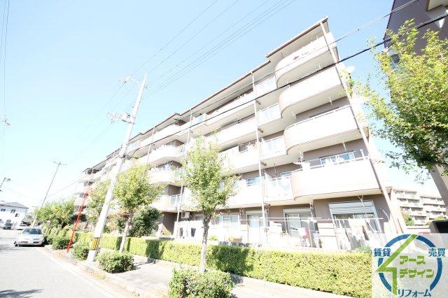 サンハイツ貴崎5号棟の外観