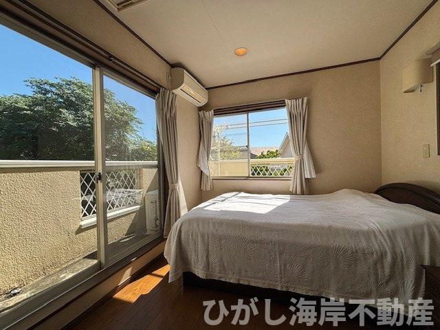 藤沢市辻堂東海岸2丁目　中古戸建の子供部屋|バルコニーとつながる、明るく静かなプライベート空間（２F　洋室　９帖）