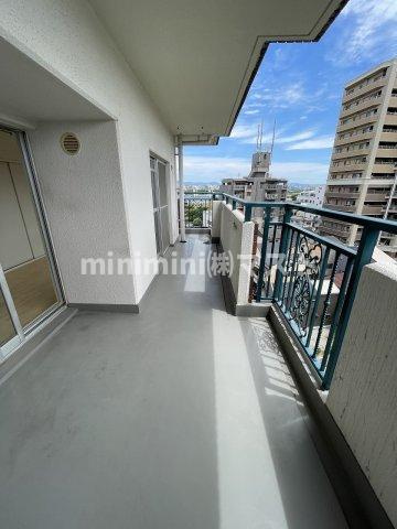メゾンエルミタージュのバルコニー|こちらのお部屋はL字バルコニーではありません