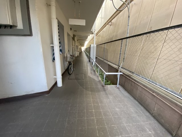 シャンポール東大阪のエントランス