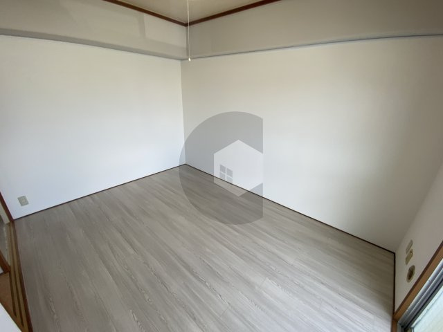 シャンポール東大阪の洋室