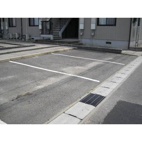 サニーコートＢの駐車場