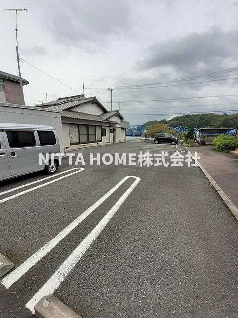 ブリッジサイドＮ７７の駐車場|敷地内に駐車場も完備♪