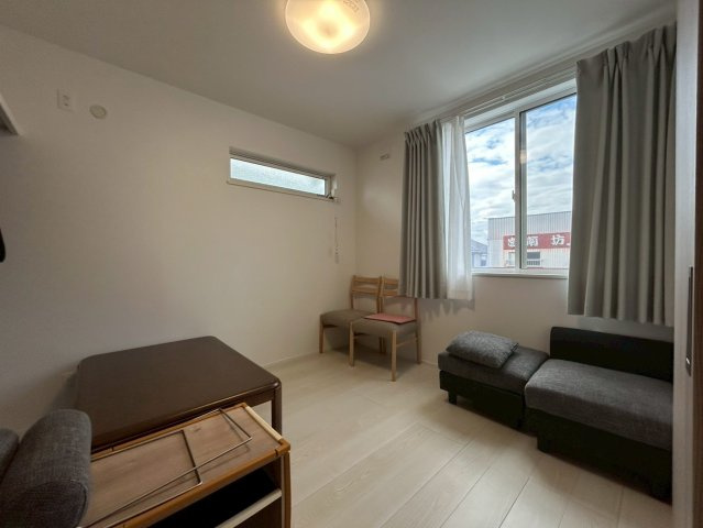 加東市社戸建の洋室