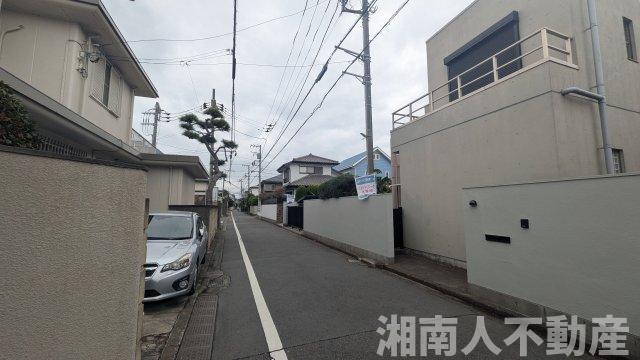 藤沢市鵠沼松が岡４丁目１２－１０戸建ての前面道路含む現地写真|前面道路含む現地写真です