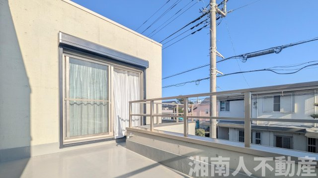 藤沢市鵠沼松が岡４丁目１２－１０戸建ての前面道路含む現地写真|前面道路含む現地写真です