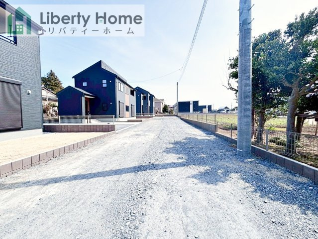 ひたちなか市足崎20期　新築戸建　3号棟の前面道路含む現地写真