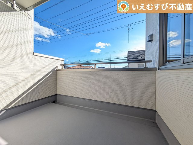 Livele Garden.S　嵐山志賀第2のバルコニー|南バルコニーで毎日のお洗濯もラクラク快適
しっかり太陽の光が降り注ぐ南向きなのでお洗濯物が乾きやすい♪