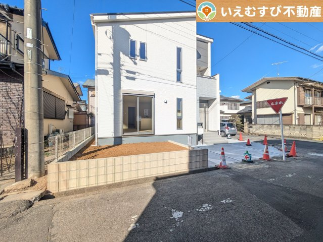 Livele Garden.S　嵐山志賀第2の庭|ガーデニングが楽しめそう
リビングからお庭が望めるのでガーデニングで緑あふれる景色を作るのも楽しみ♪