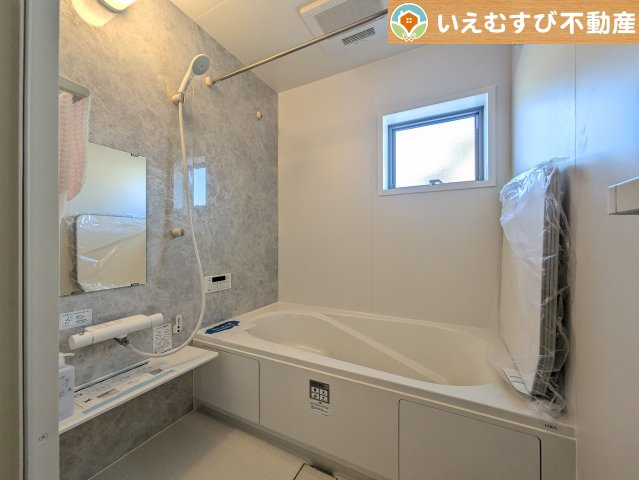 Livele Garden.S　嵐山志賀第2の浴室|クールなグレーが高級感を演出
おしゃれな雰囲気の浴室。ゆとりの空間で一日の疲れをしっかりリセット♪