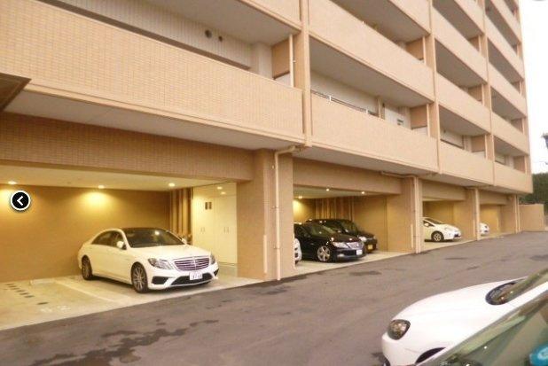 ポーラスター野中町の駐車場