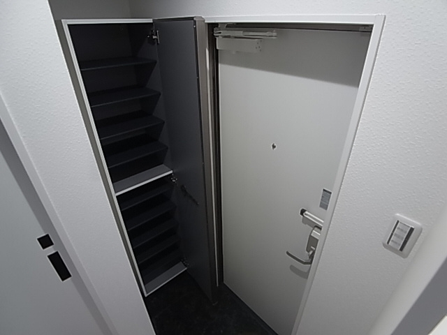 神戸市須磨区妙法寺字道正川のアパートの玄関|シューズボックス付き玄関