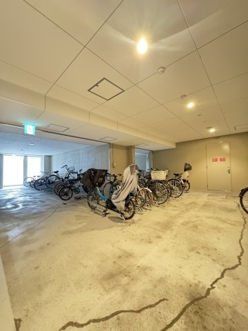 ワコーレ神戸三宮マスターズレジデンスの駐車場