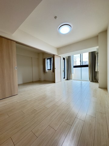 ワコーレ神戸三宮マスターズレジデンスの居間・リビング