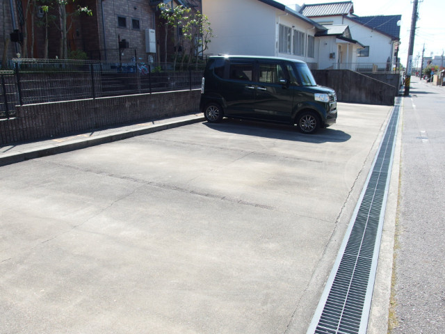 ウィルコート緑丘の駐車場