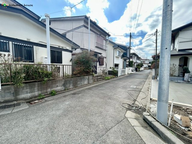 上尾市原市第8　新築戸建　リーブル01の前面道路含む現地写真