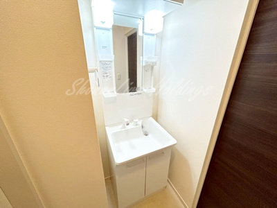 【洗面所】 | Riverside Deux M | 明るい洗面所です