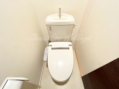 【トイレ】 | Riverside Deux M | 清潔感のあるトイレです