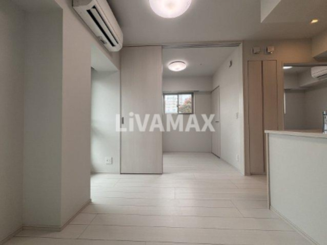 別号室につきフローリングが異なります。