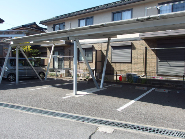 グリーンモアⅢの駐車場