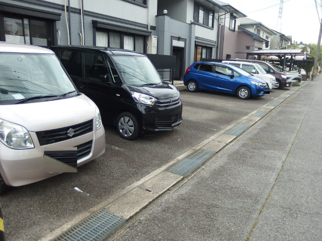 フレマリール上六名の駐車場
