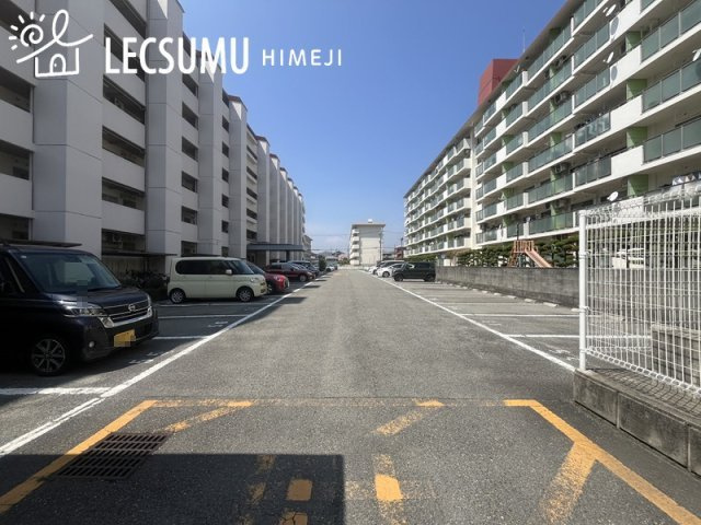 花の北ハイツC棟の駐車場