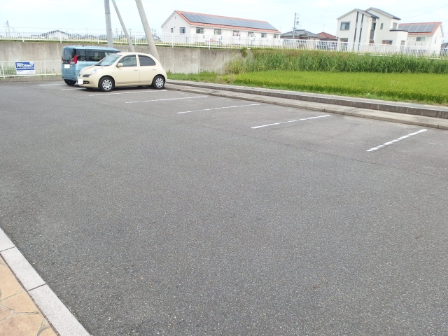 ＴｉａｒａⅡの駐車場