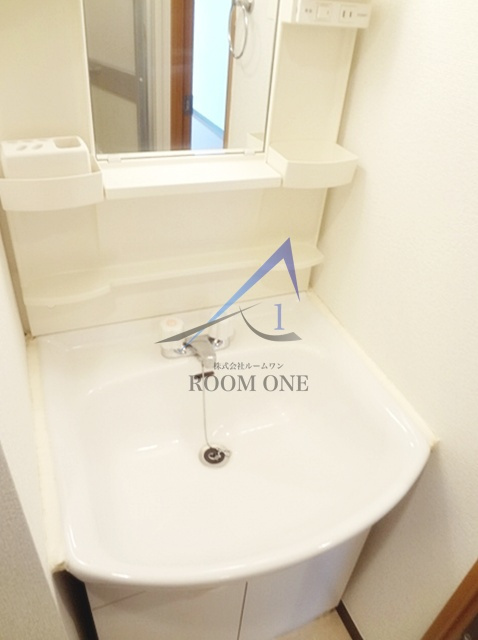 メゾンデマルシェの洗面所|独立洗面台です。