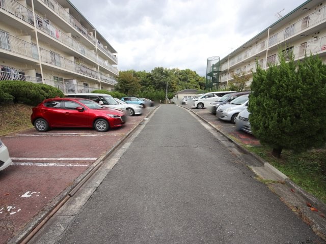 奈良市帝塚山６丁目の賃貸マンションの駐車場