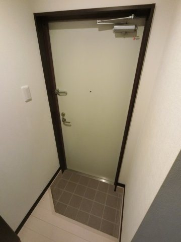 プランドール千葉の玄関