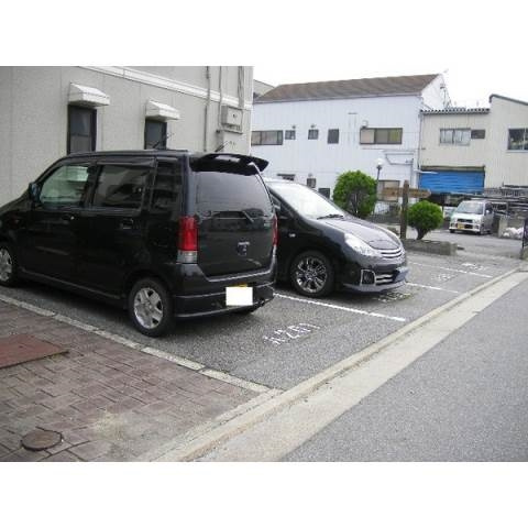 セジュール白峯Ａの駐車場
