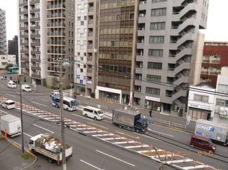 【展望】 | 豊かな陽光に照らしだされる素敵な空間に感動すら覚えます。窓には木々の緑が木漏れ日と共にまるで絵画のように美しく映し出されます。季節を問わず華やいだ素敵な風景をお楽しみいただけます。