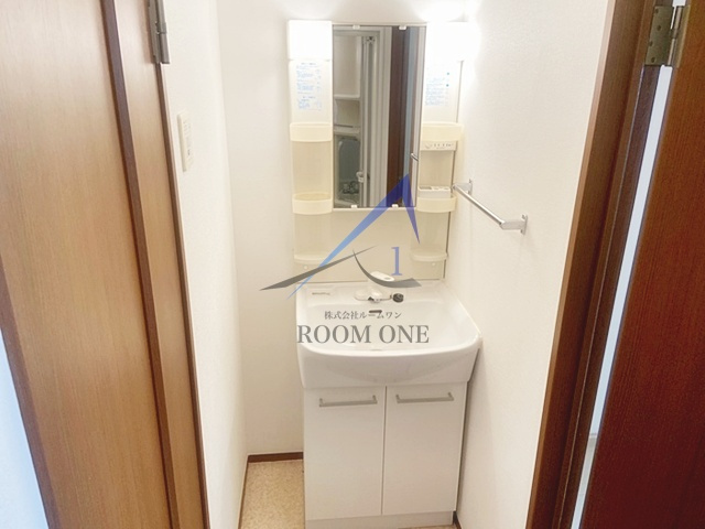 渡辺ビルの洗面所|独立洗面台です。