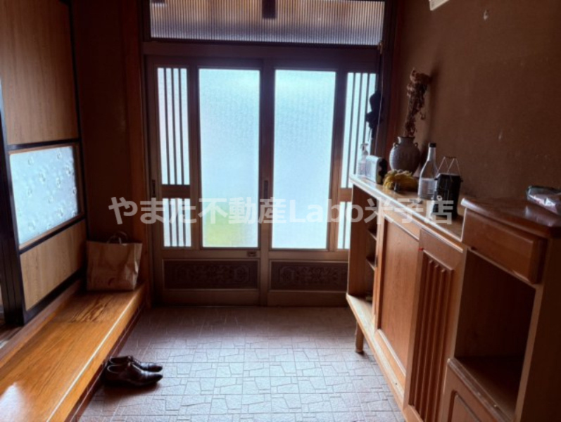 米子市福市中古戸建の玄関