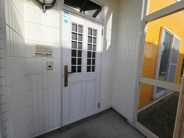 八戸市大字市川町字桔梗野上　中古住宅の玄関