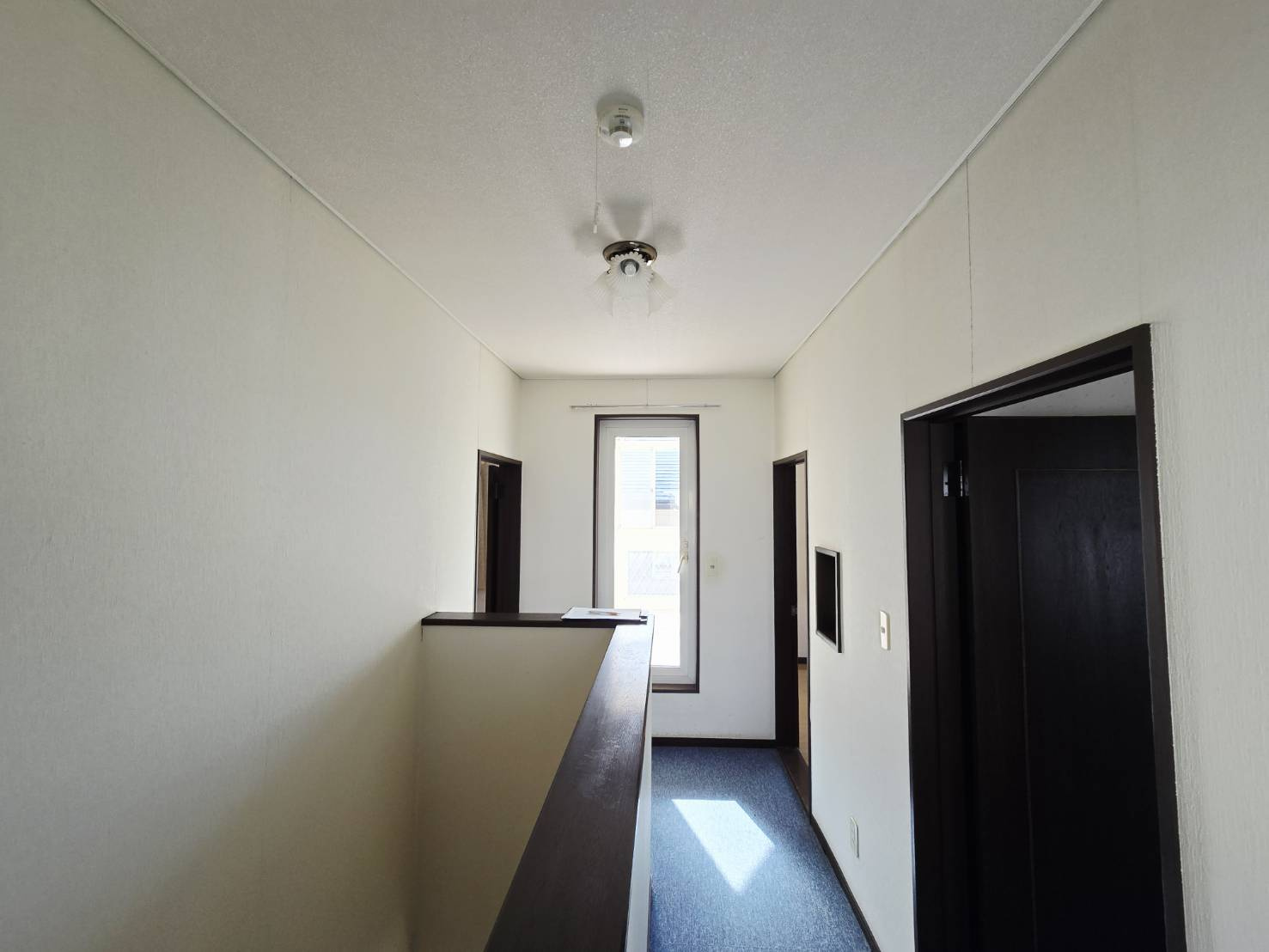 価格変更しました！八戸市大字市川町字桔梗野上　中古住宅の居間・リビング